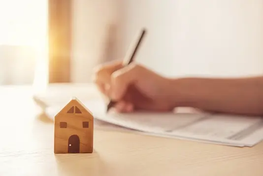 baurecht-recht-bau-gesetz-versicherung-haus-11 Versicherung unterzeichnen